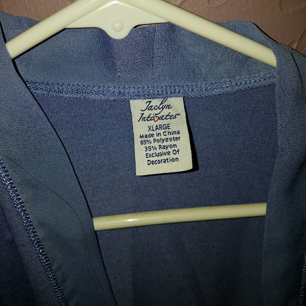 Light weight Robe - Picture 2 of 2